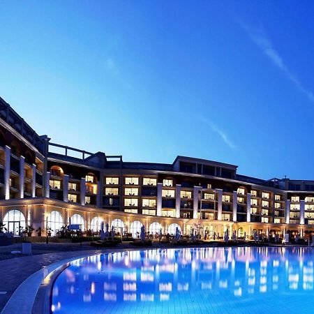 灯塔高尔夫和spa酒店 巴尔奇克 外观 照片 The hotel at night