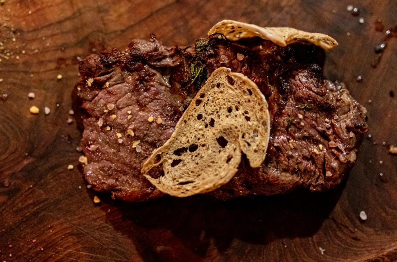 灯塔高尔夫和spa酒店 巴尔奇克 外观 照片 A steak