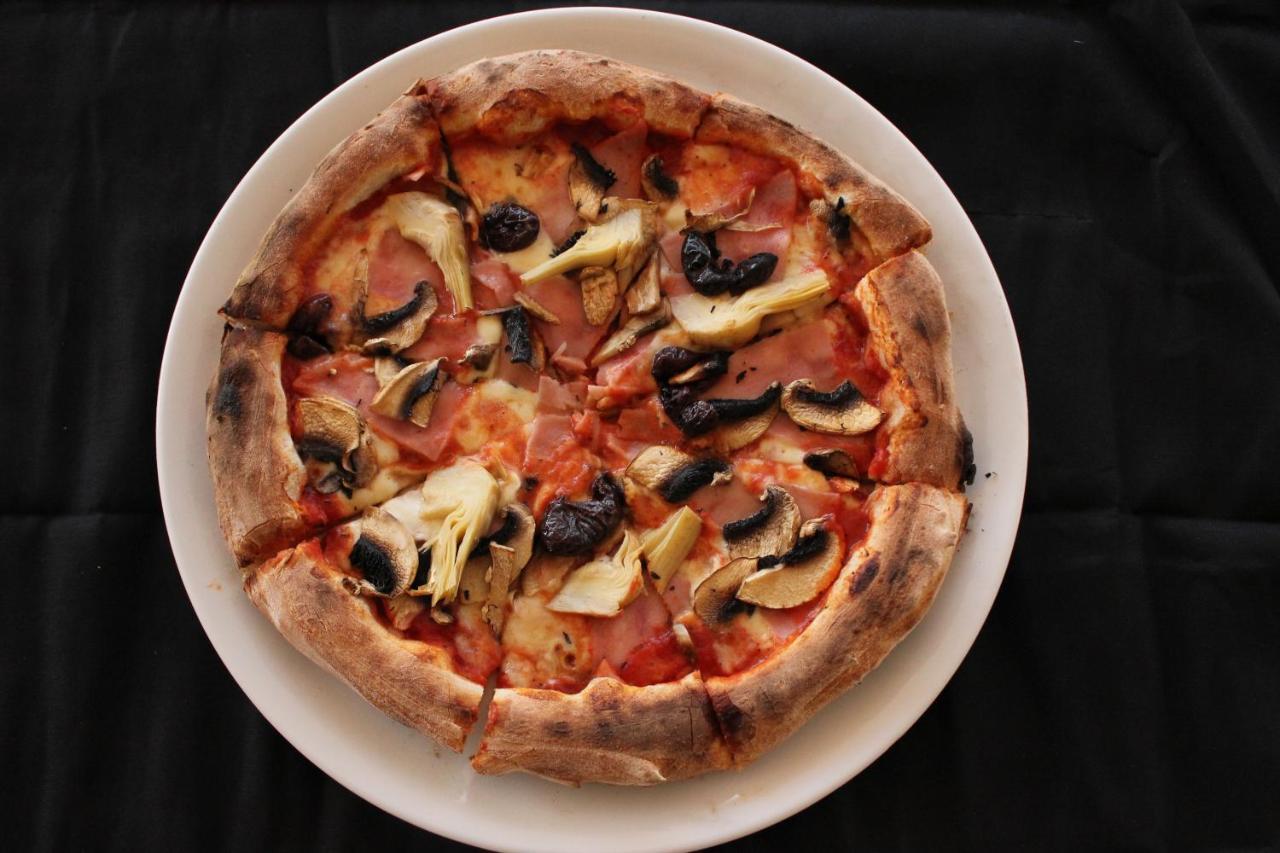 灯塔高尔夫和spa酒店 巴尔奇克 外观 照片 Pizza