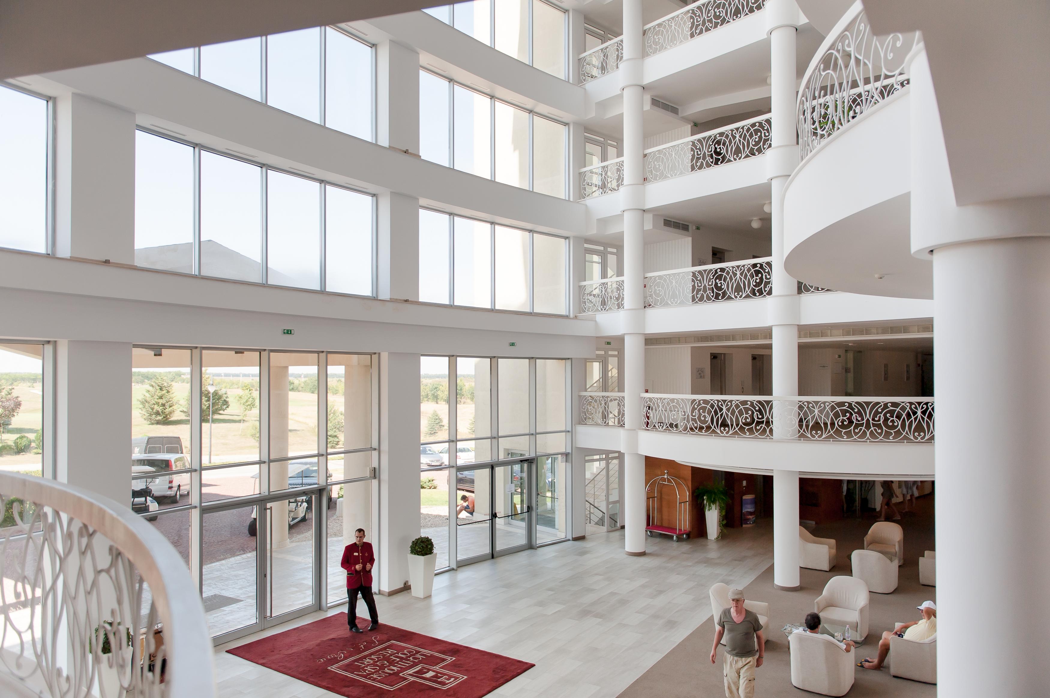 灯塔高尔夫和spa酒店 巴尔奇克 外观 照片 Lobby of the hotel