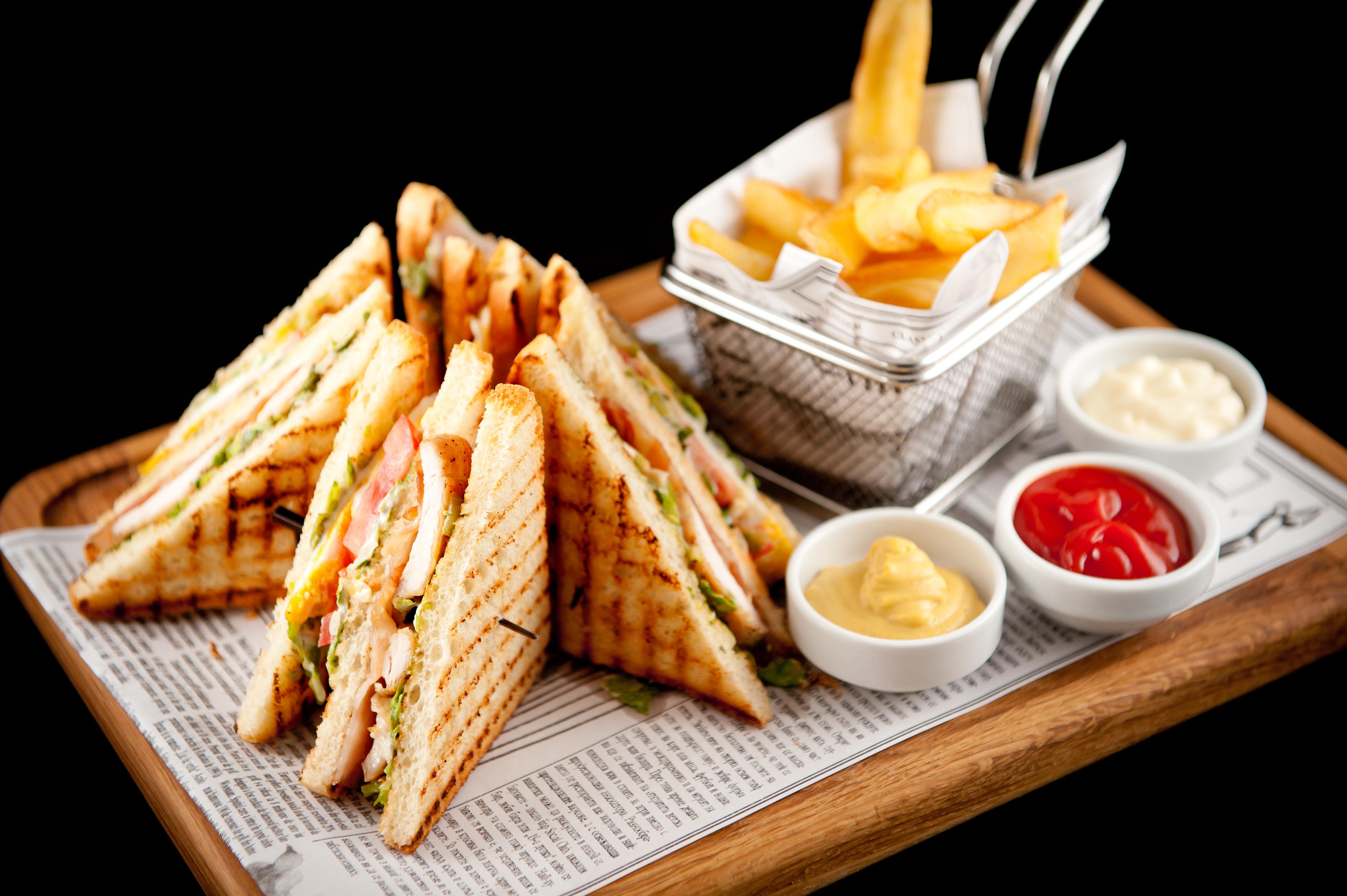 灯塔高尔夫和spa酒店 巴尔奇克 外观 照片 A club sandwich