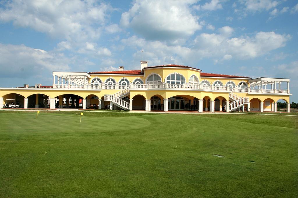 灯塔高尔夫和spa酒店 巴尔奇克 外观 照片 Clubhouse
