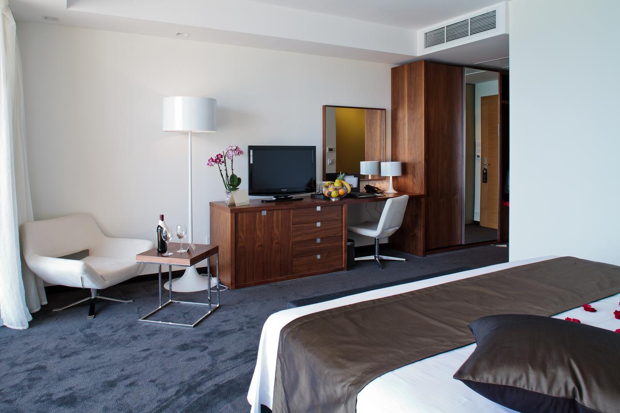 灯塔高尔夫和spa酒店 巴尔奇克 外观 照片 A room at the hotel