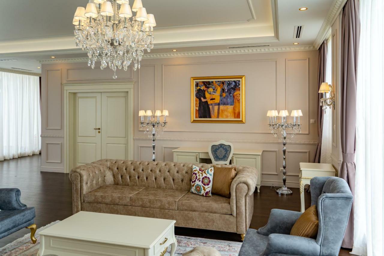 灯塔高尔夫和spa酒店 巴尔奇克 外观 照片 A living room in a private house